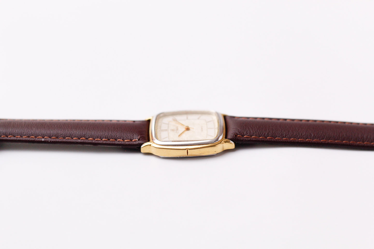 1990s Cyma Quartz Bi-Textured Light Golden Dial Ladies Wrist-Watch