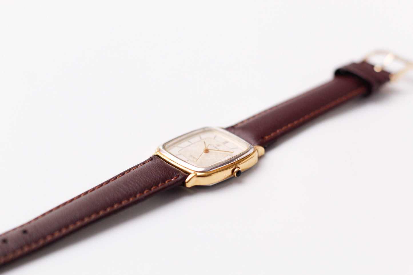 1990s Cyma Quartz Bi-Textured Light Golden Dial Ladies Wrist-Watch