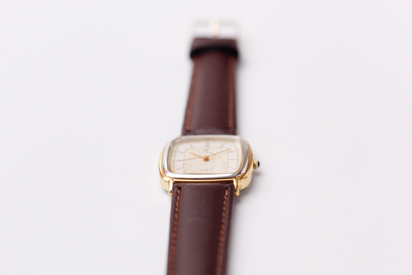 1990s Cyma Quartz Bi-Textured Light Golden Dial Ladies Wrist-Watch