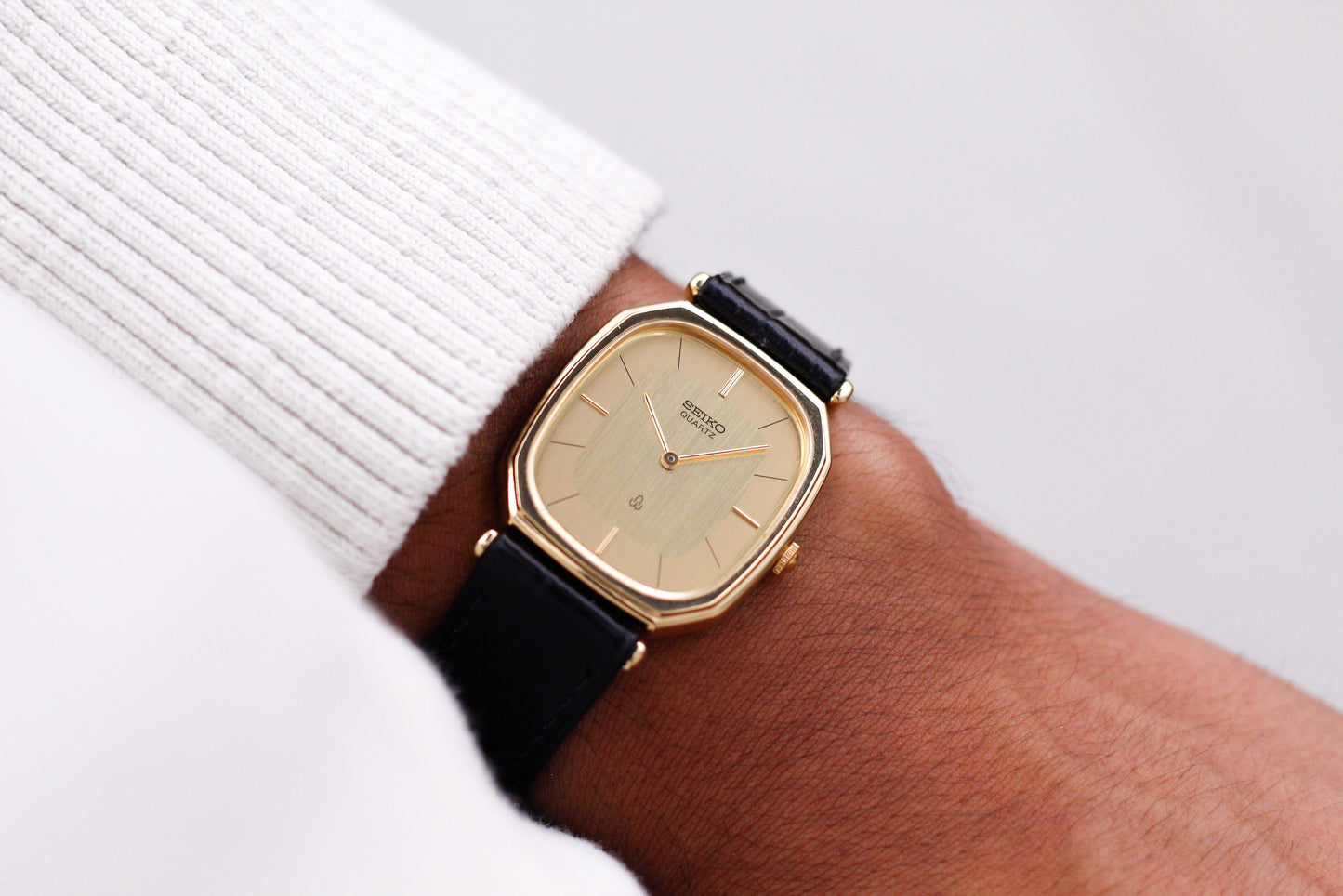 [Mint] 1977 Seiko Quartz Octagon Straight Grain Golden Dial Men's Wrist-Watch