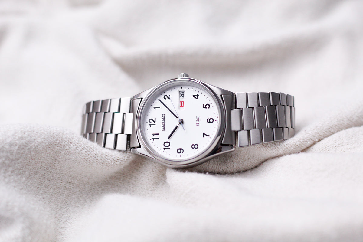 2000 Seiko Spirit Silver Quartz Men's Wrist-Watch
