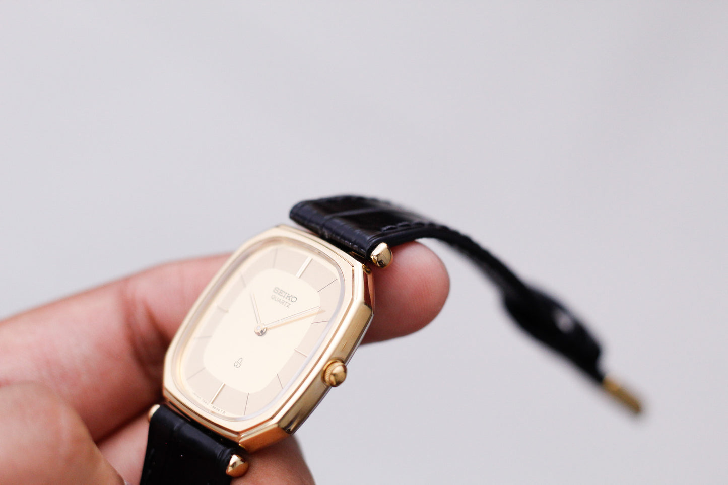 [Mint] 1977 Seiko Quartz Octagon Straight Grain Golden Dial Men's Wrist-Watch