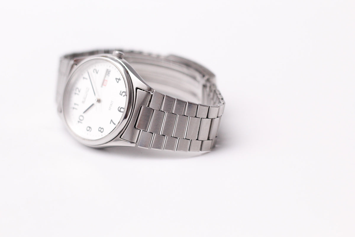 2000 Seiko Spirit Silver Quartz Men's Wrist-Watch