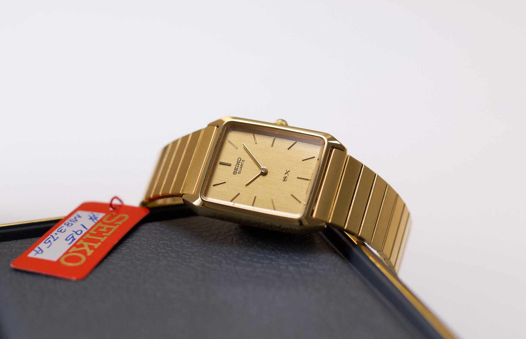 New Old Stock] 1986 Seiko SX Tank Straight Grain Golden Dial Men's