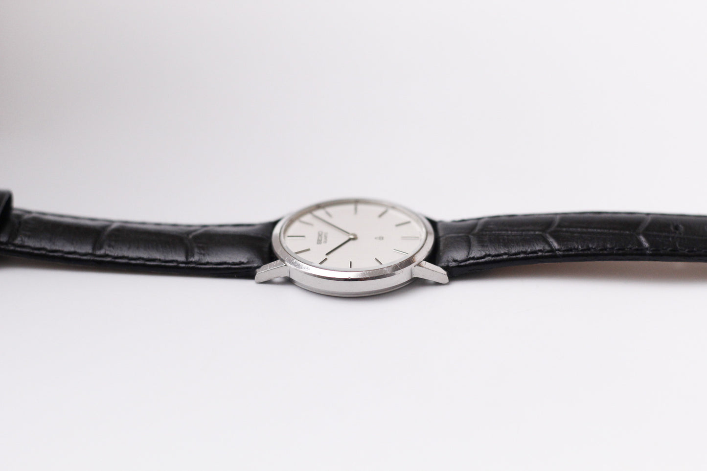 1981 Seiko Quartz Straight Grain Silver Dial Men's Wrist-Watch