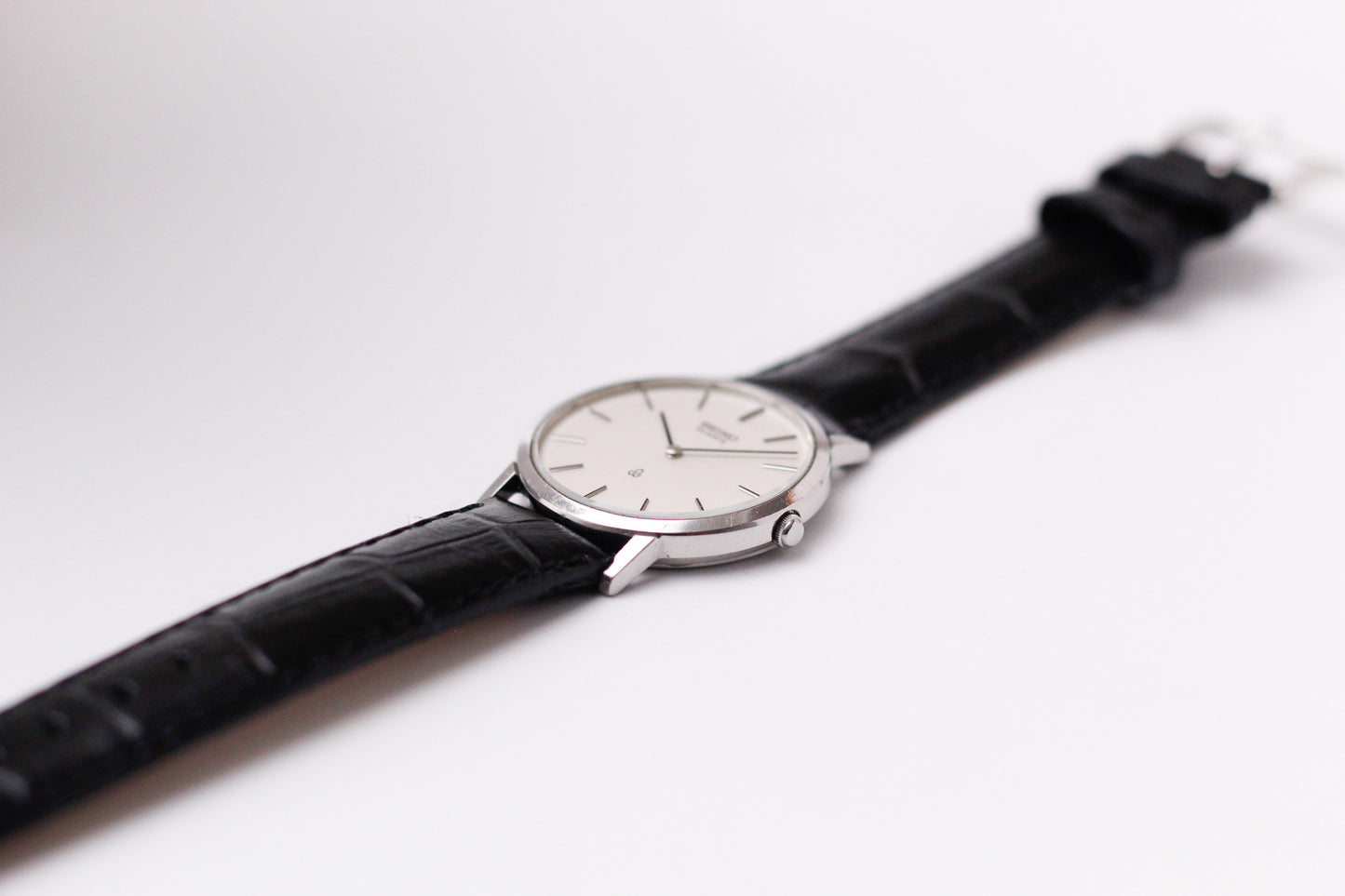 1981 Seiko Quartz Straight Grain Silver Dial Men's Wrist-Watch