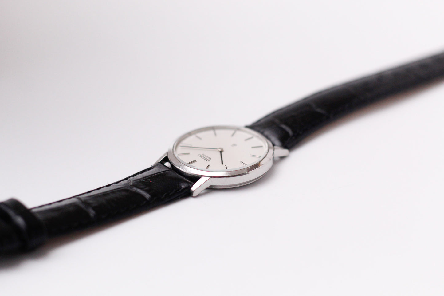 1981 Seiko Quartz Straight Grain Silver Dial Men's Wrist-Watch