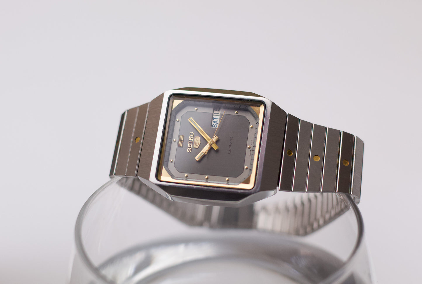 1995 Seiko 5 Automatic TV Straight Grain Gray Dial Men's Wrist-Watch
