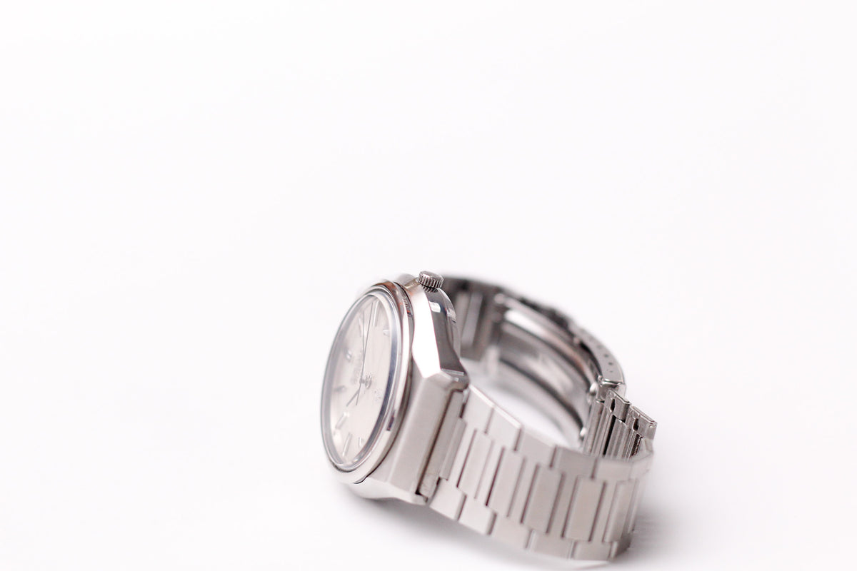 1974 Seiko Quartz QT Straight Grain Silver Dial Men's Wrist-Watch