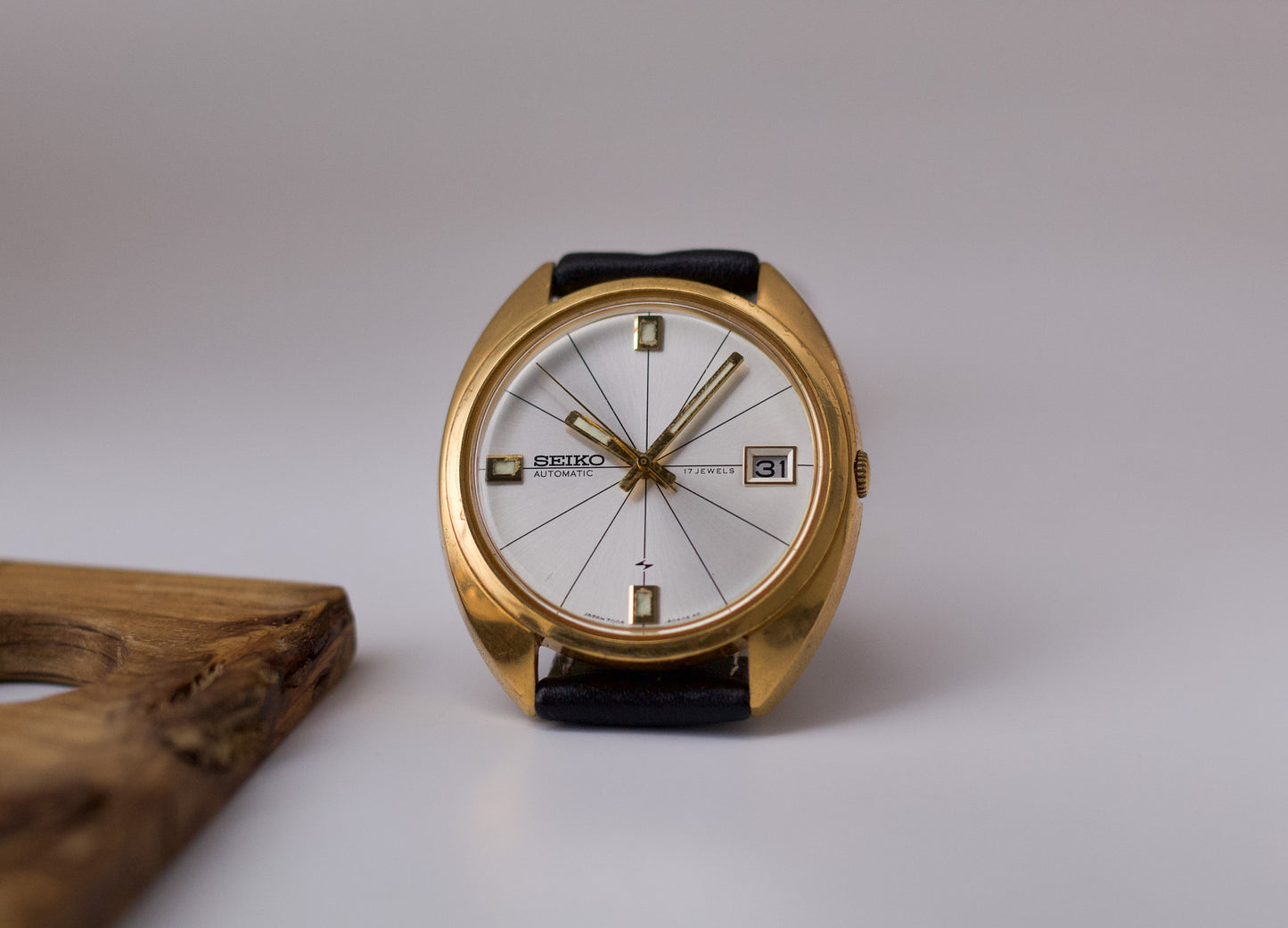 [Serviced] 1969 Seiko Automatic 'Crosshairs Silver Sunburst Dial' Men's Wrist-Watch