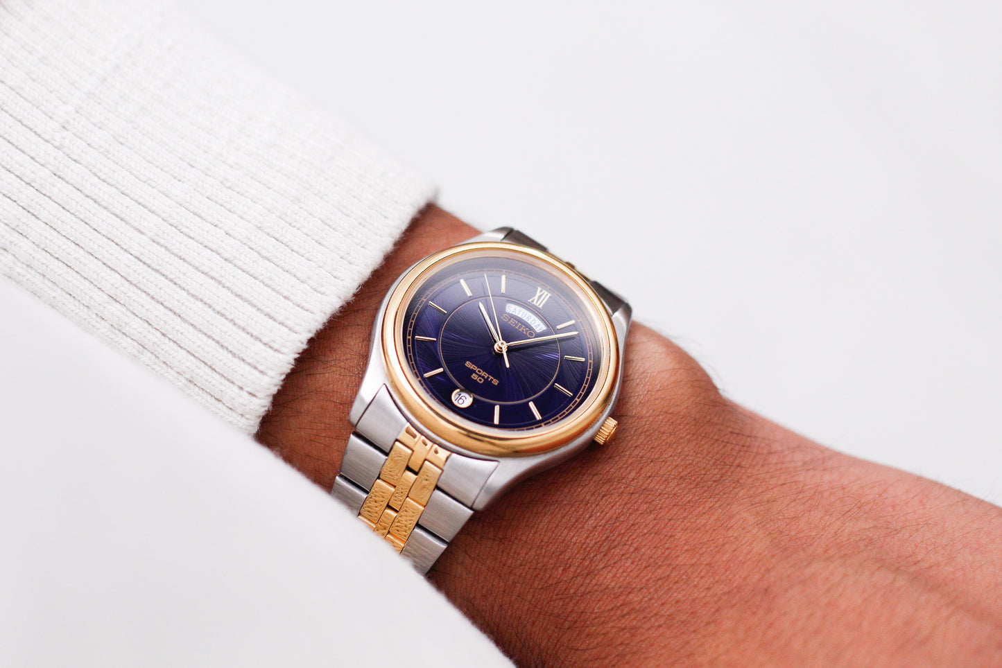 1996 Seiko Quartz Royal Blue Carved Crystal Dial Men's Wrist-Watch