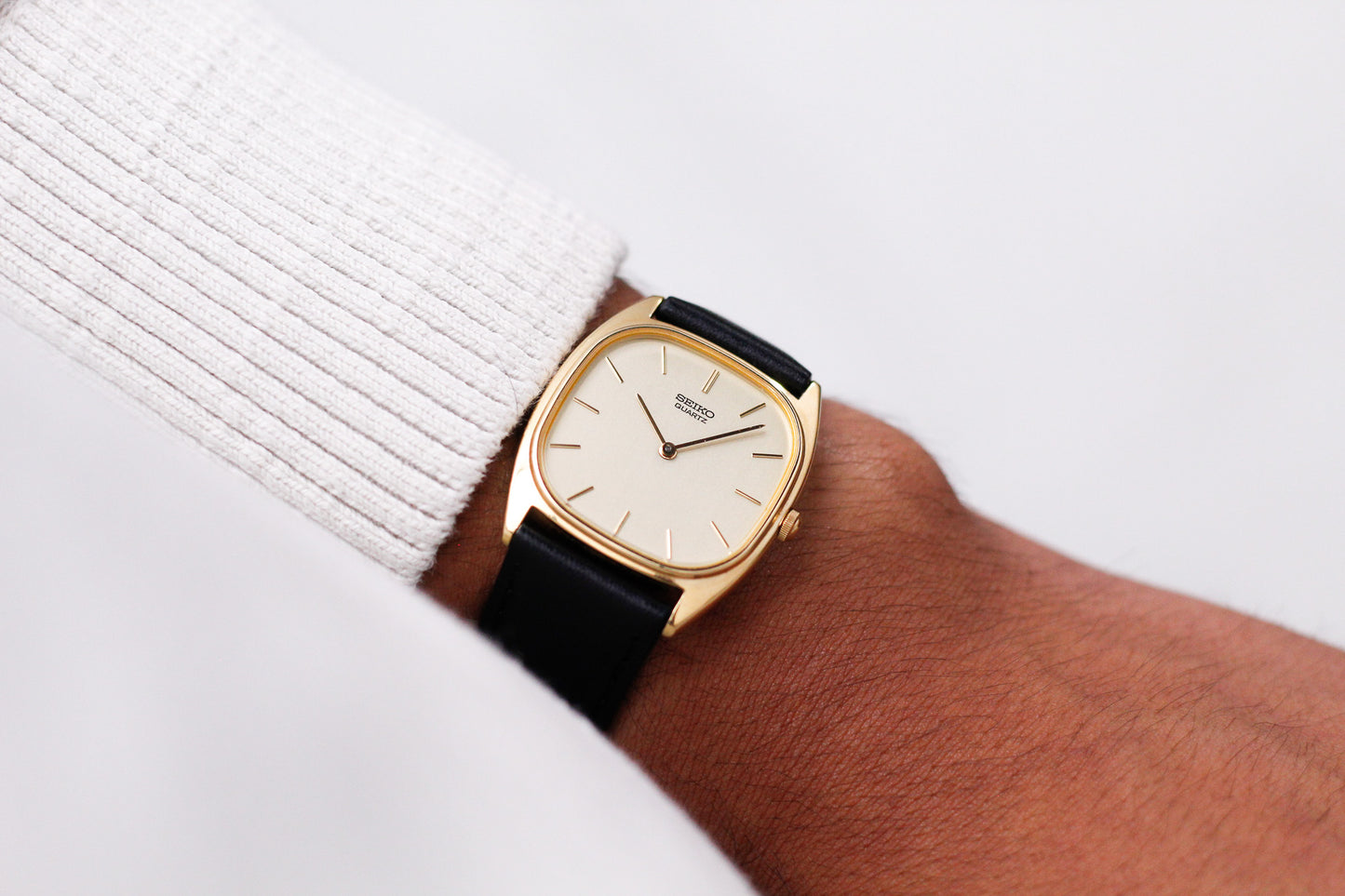 1984 Seiko Quartz Straight Grain Golden Dial Men's Wrist Watch