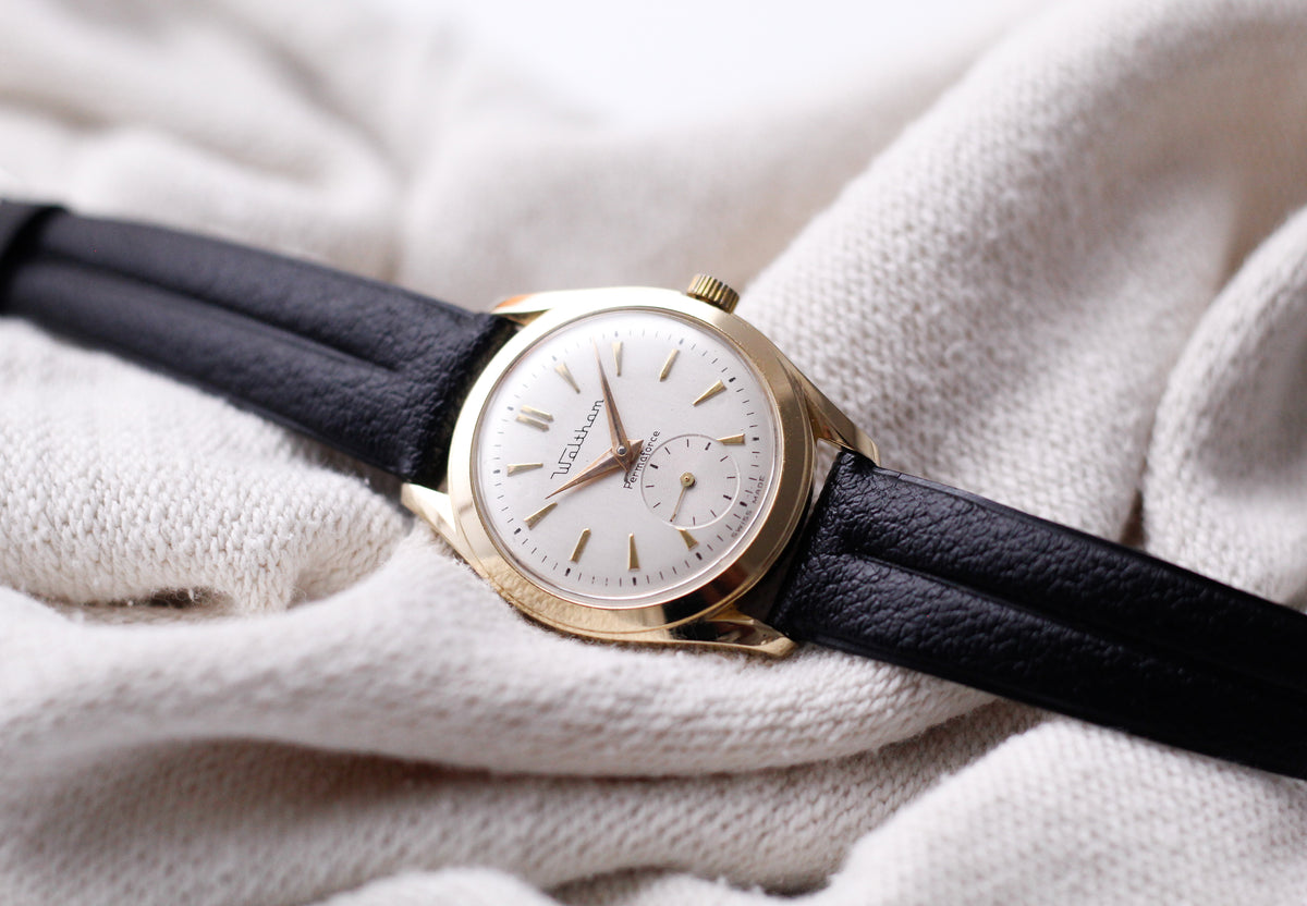 1970s Waltham Performance Mechanical Straight Grain Silver Dial Men's Wrist-Watch