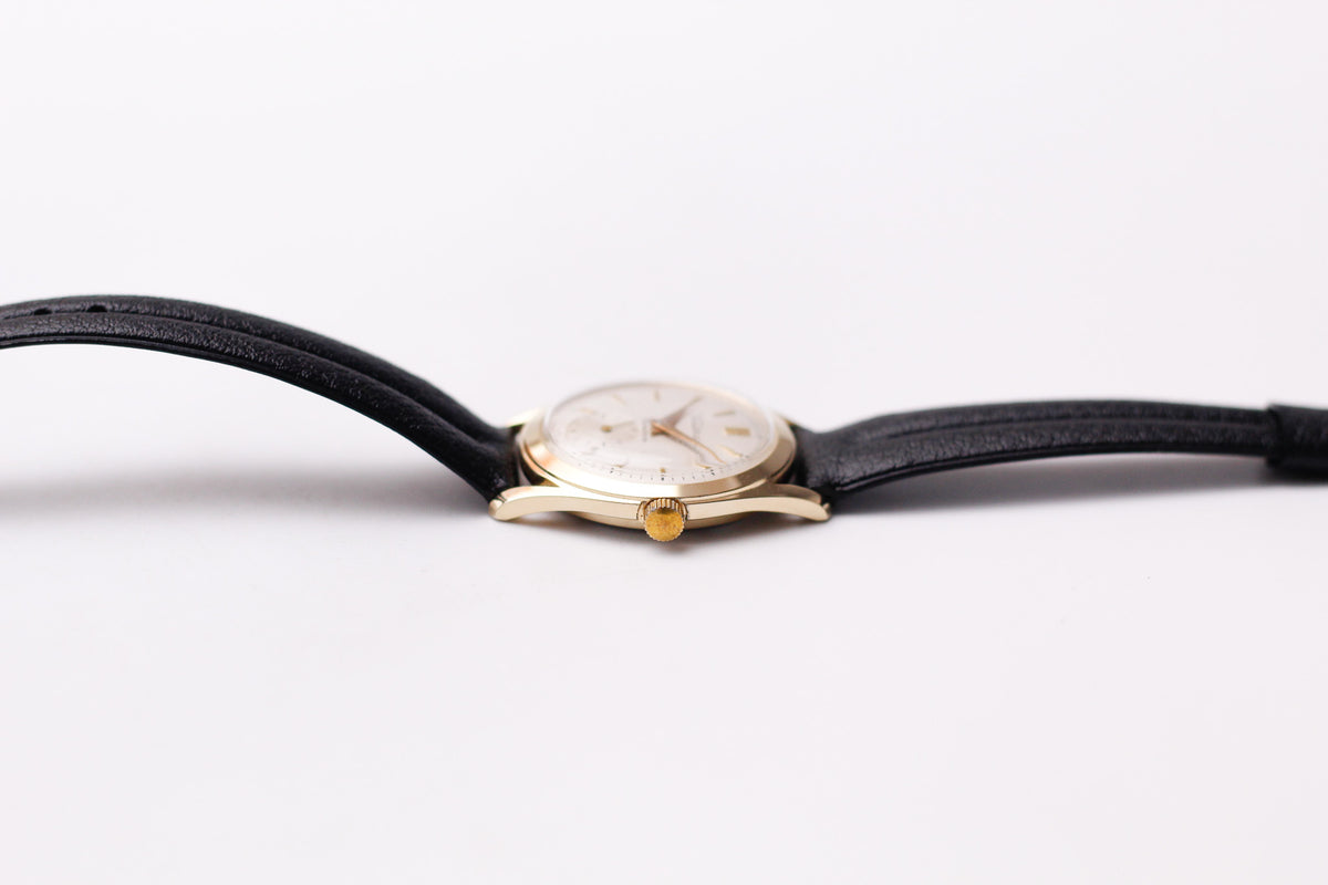 1970s Waltham Performance Mechanical Straight Grain Silver Dial Men's Wrist-Watch