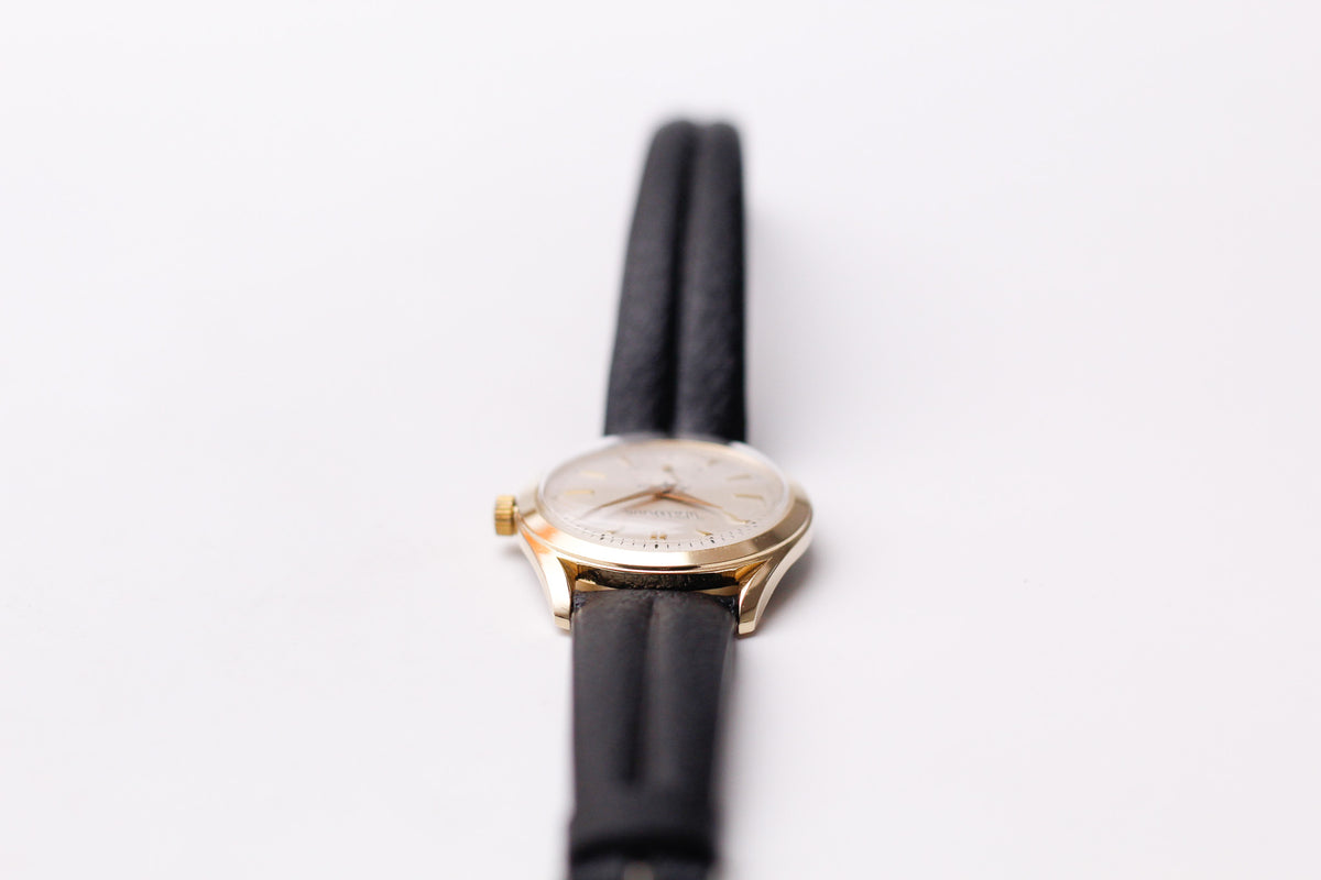 1970s Waltham Performance Mechanical Straight Grain Silver Dial Men's Wrist-Watch