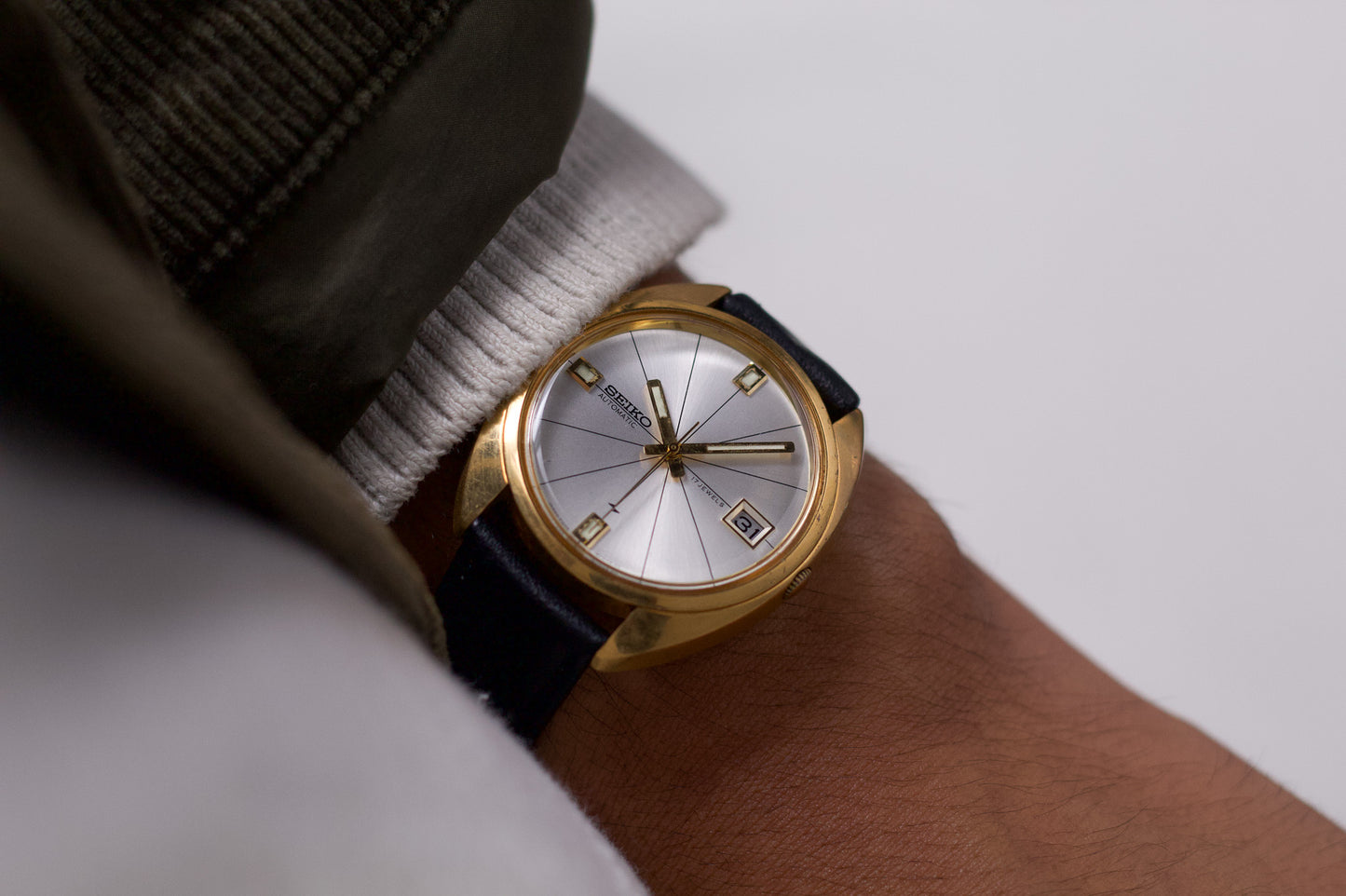 [Serviced] 1969 Seiko Automatic 'Crosshairs Silver Sunburst Dial' Men's Wrist-Watch
