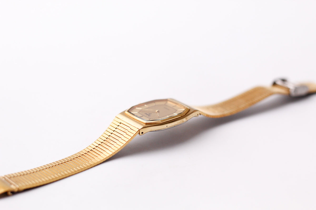 1983 Pulsar Quartz Straight Grain Golden Dial Men's Wrist Watch