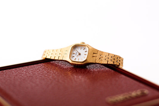 1986 Seiko Quartz Silver Straight Grain Dial Ladies' Wrist-Watch W/Box