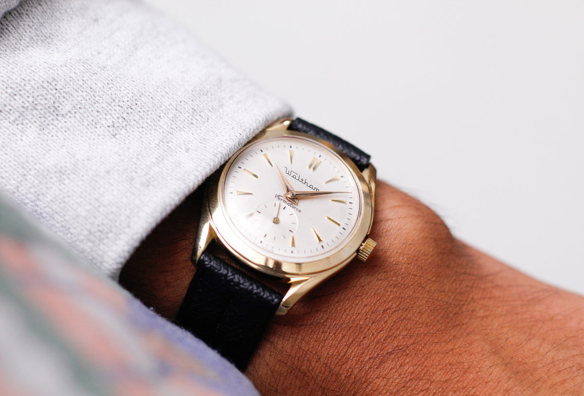 1970s Waltham Performance Mechanical Straight Grain Silver Dial Men's Wrist-Watch