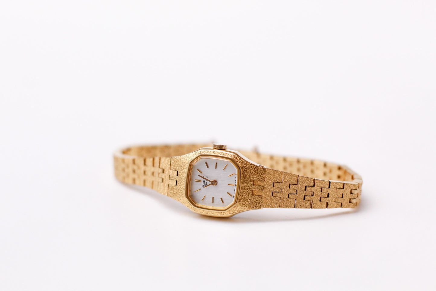 1986 Seiko Quartz Silver Straight Grain Dial Ladies' Wrist-Watch W/Box