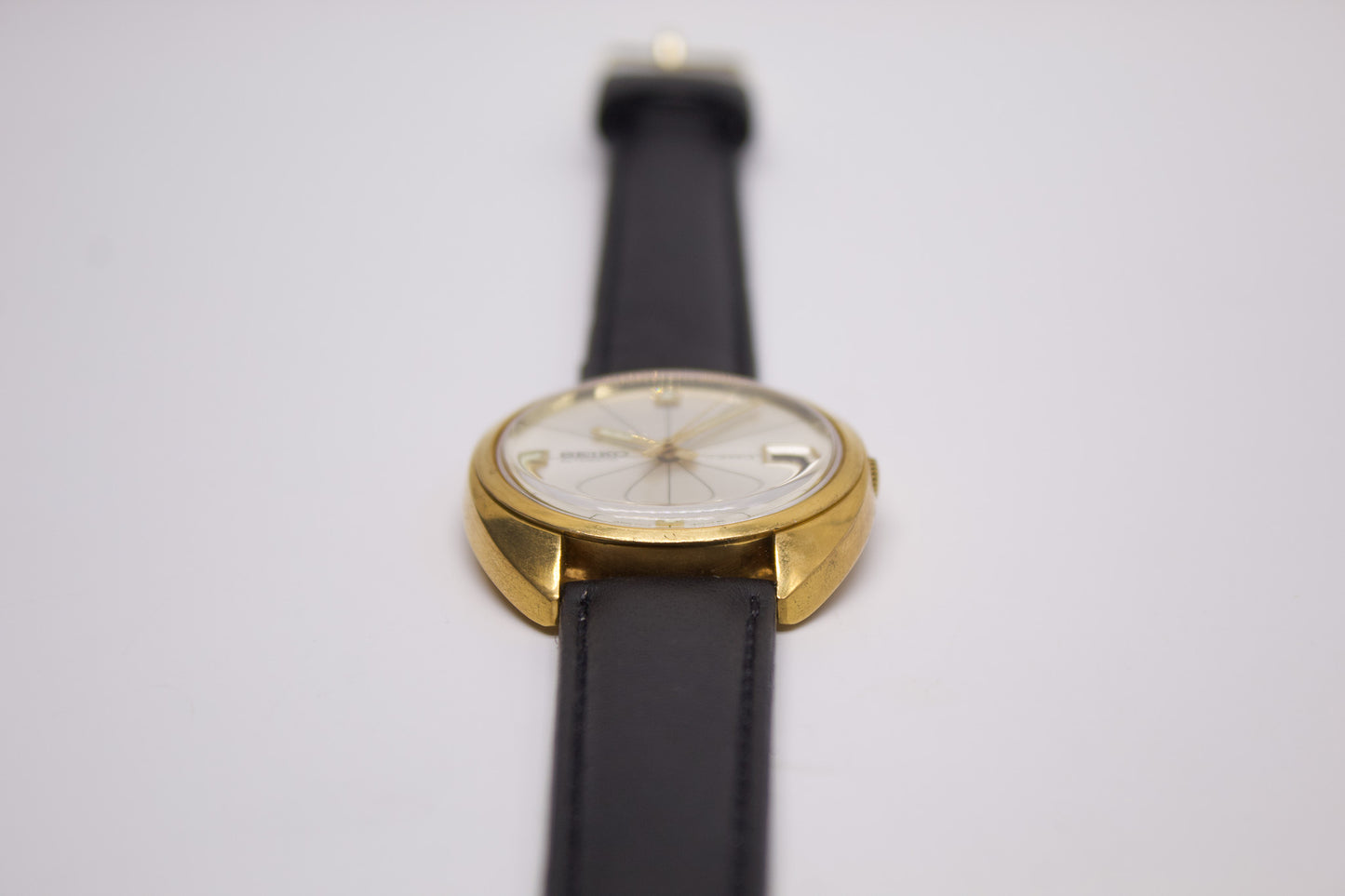 [Serviced] 1969 Seiko Automatic 'Crosshairs Silver Sunburst Dial' Men's Wrist-Watch