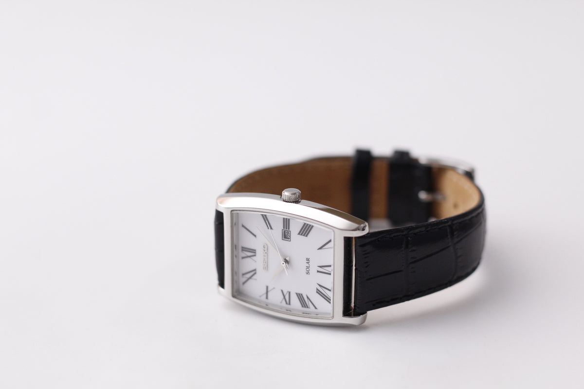 2002 Seiko Solar White Roman Dial Men's Wrist-Watch W/Box & Papers