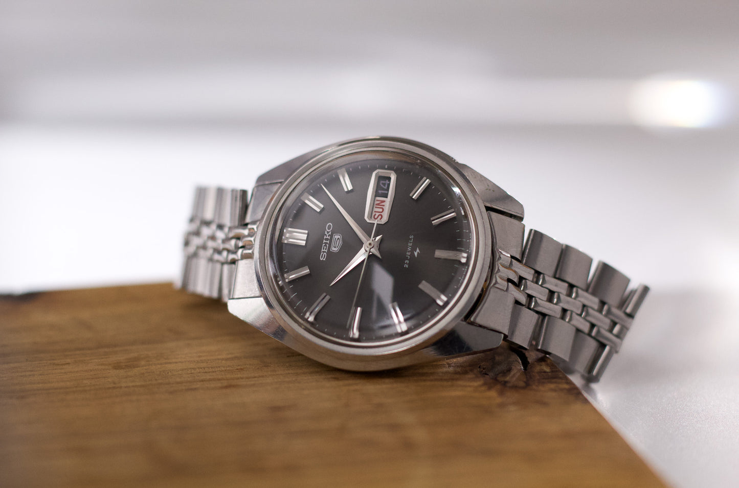 [Serviced] 1968 Seiko 5 Automatic Charcoal Sunburst Dial Men's Wrist-Watch