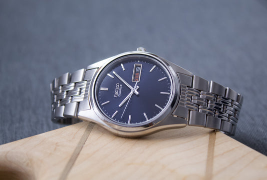 1998 Seiko Quartz Marine Blue Sunburst Grain Dial Men's Wrist-Watch