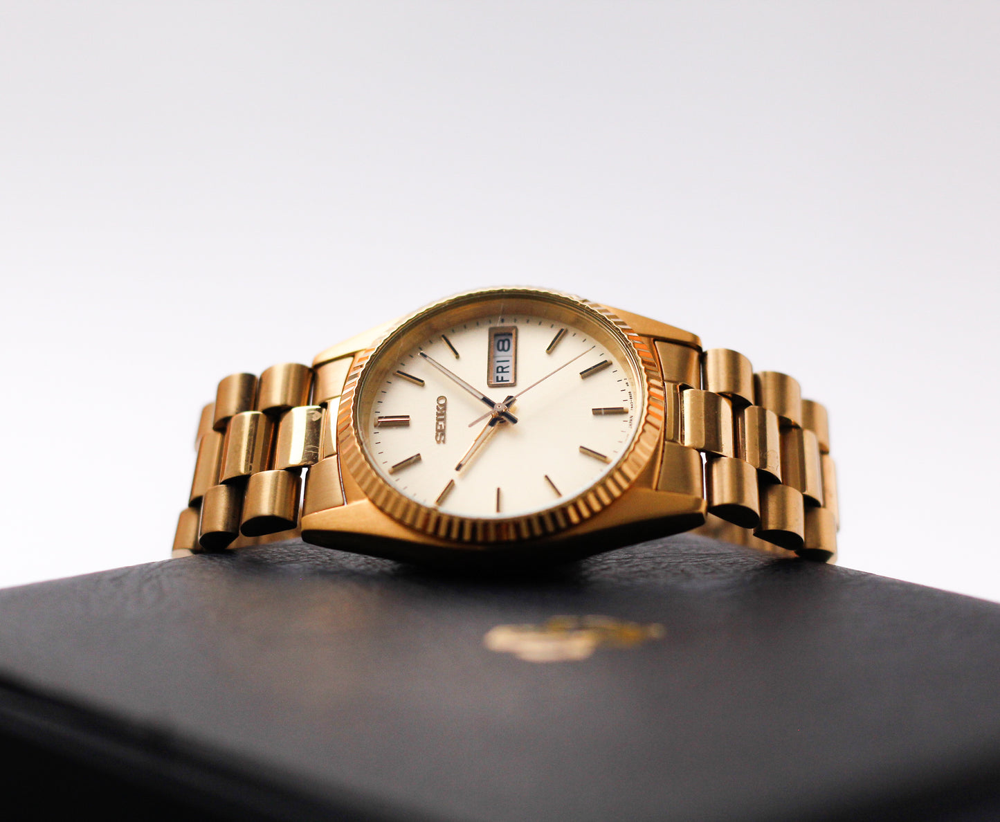 2003 Seiko Quartz Champagne Sunburst Dial Baby -Day-Date Men's Wrist-Watch W/Box & Papers