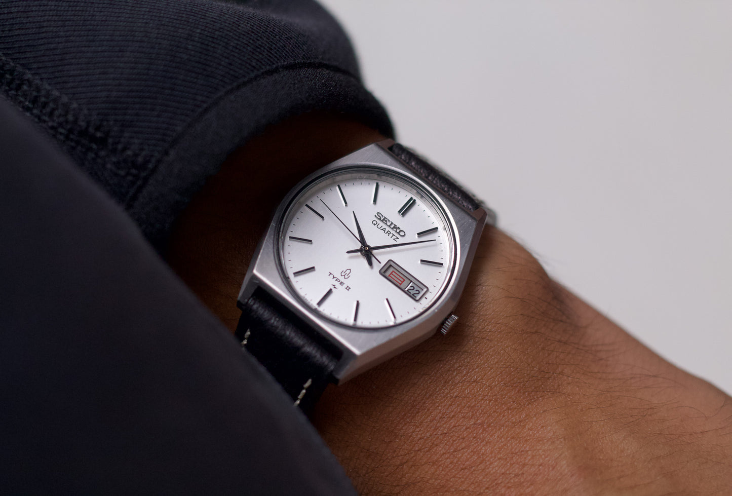 1982 Seiko Type II Quartz Straight Grain Silver Dial Men's Wrist-Watch