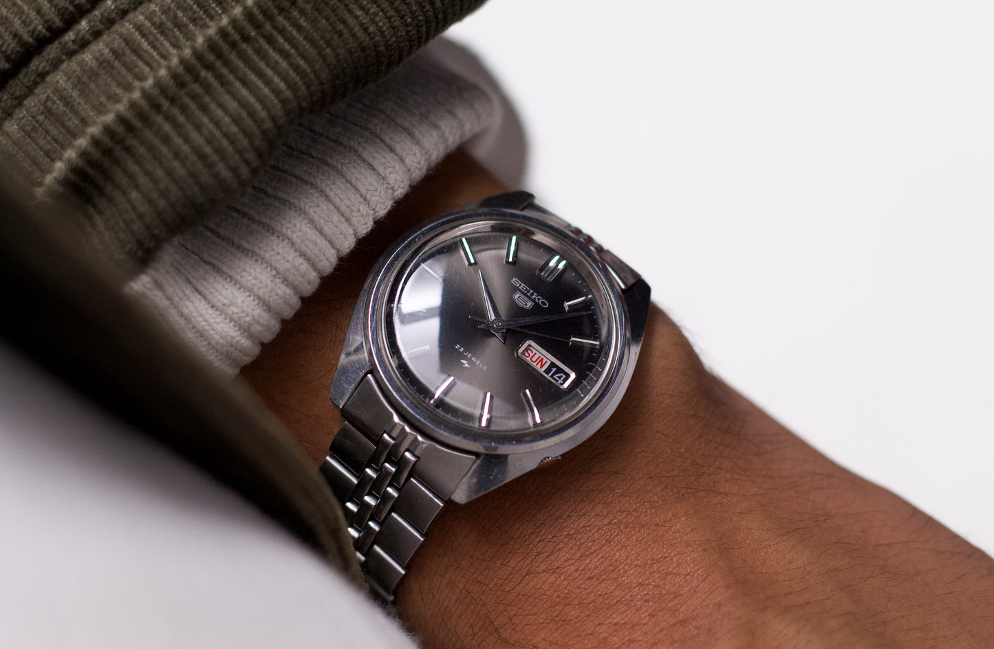 [Serviced] 1968 Seiko 5 Automatic Charcoal Sunburst Dial Men's Wrist-Watch