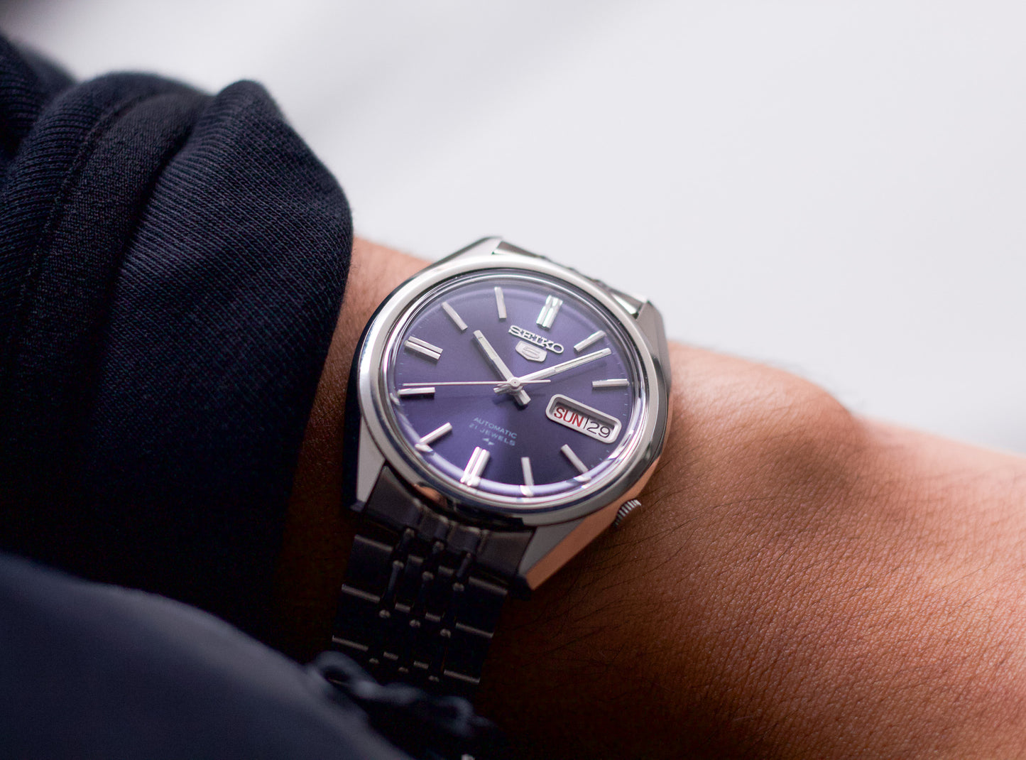 [New Old Stock] 1977 Seiko 5 Lilac Dial 'Baby King Seiko' Men's Wrist-Watch