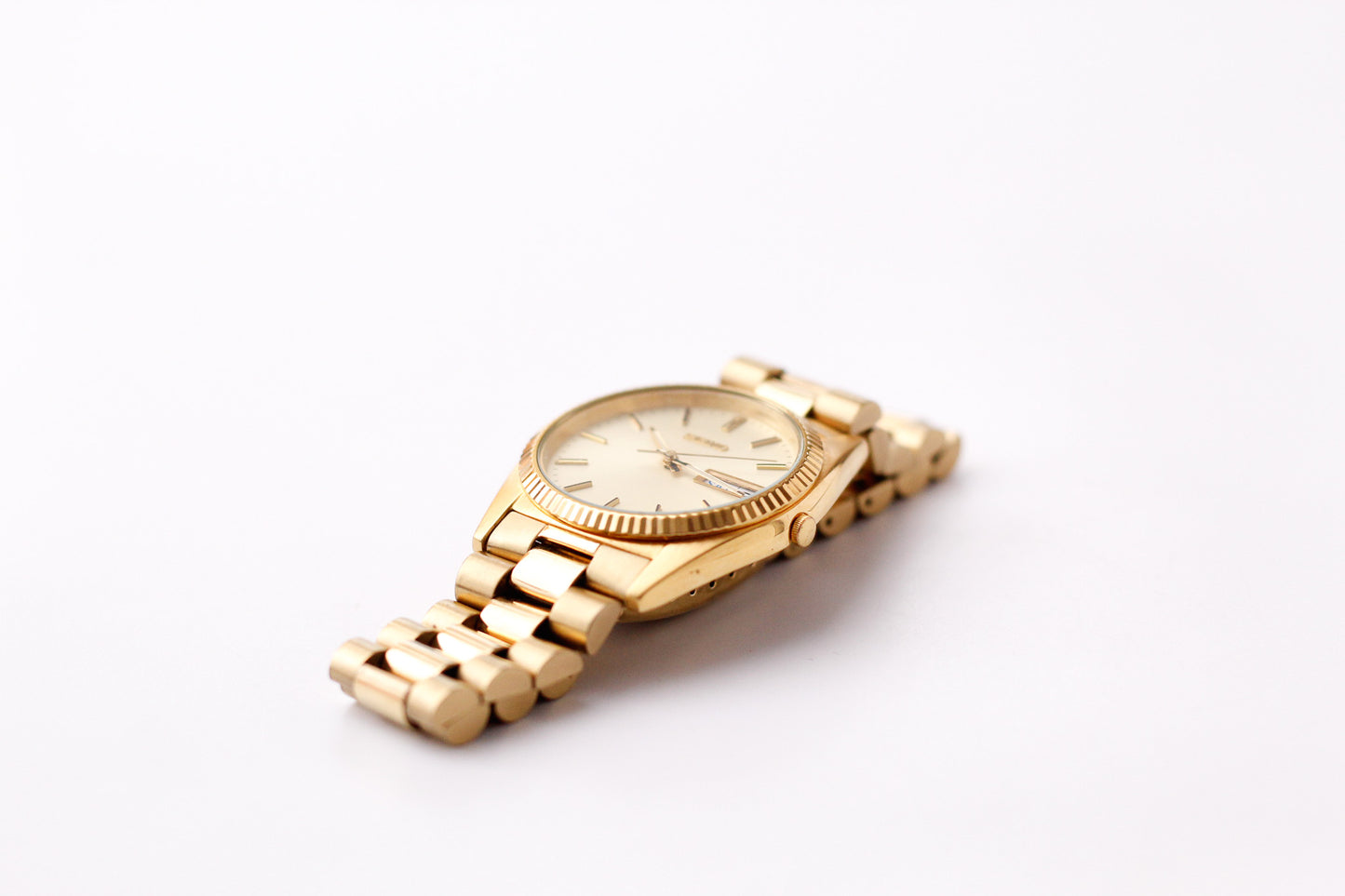 2003 Seiko Quartz Champagne Sunburst Dial Baby -Day-Date Men's Wrist-Watch W/Box & Papers