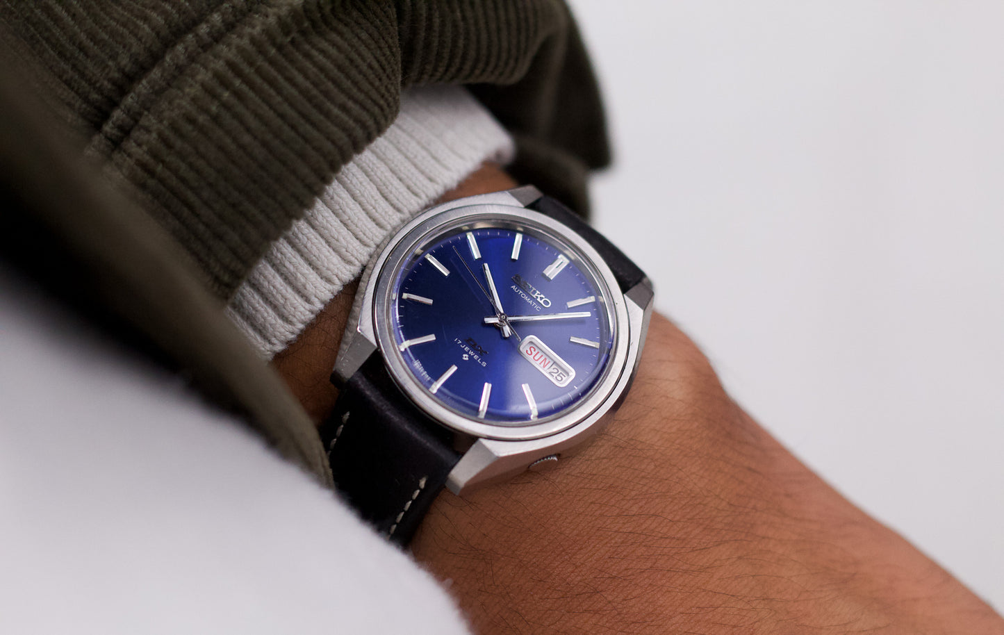 [Serviced] 1975 Seiko DX Automatic Marine Blue Sunburst Dial Men's Wrist-Watch