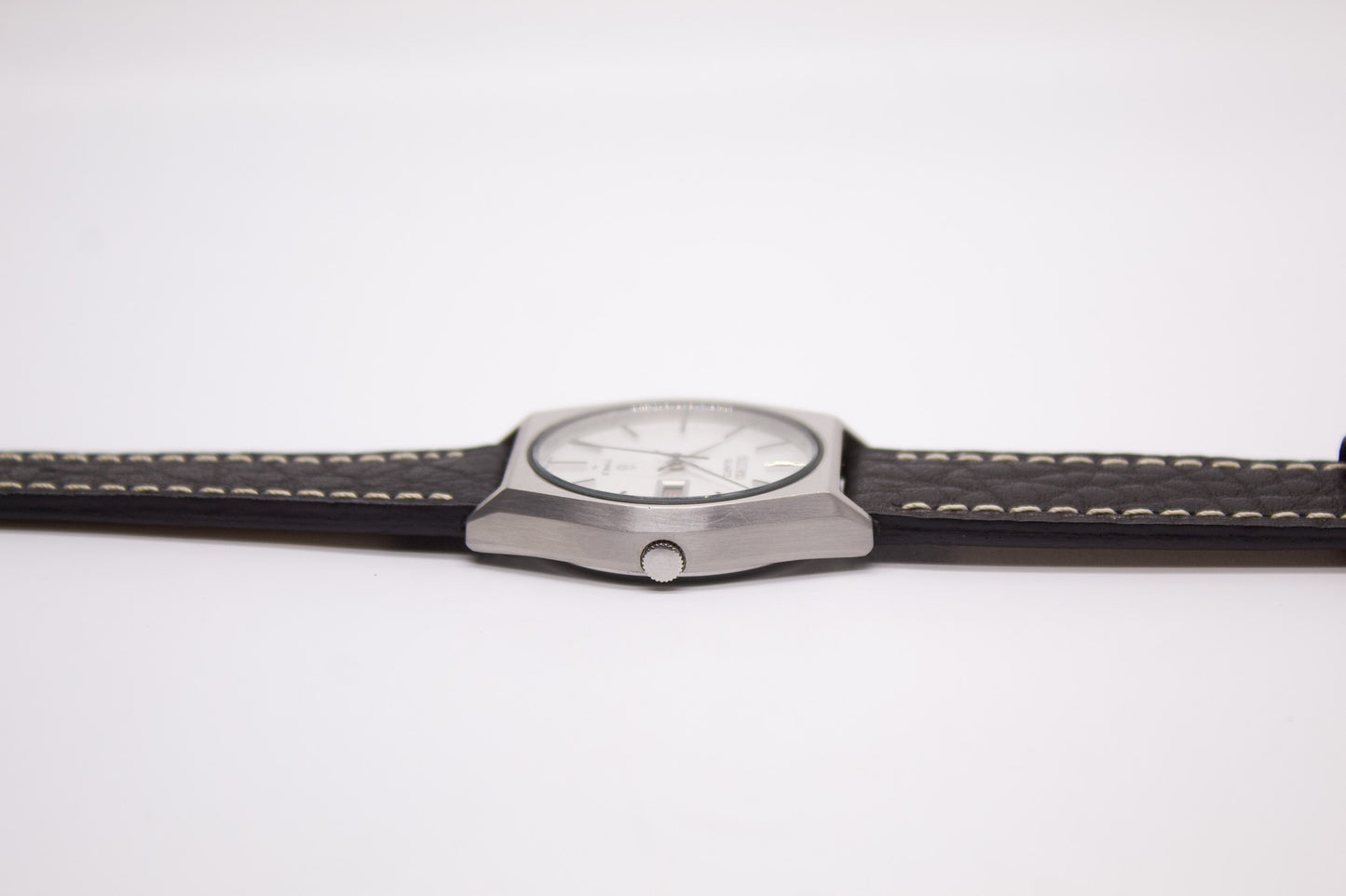 1982 Seiko Type II Quartz Straight Grain Silver Dial Men's Wrist-Watch