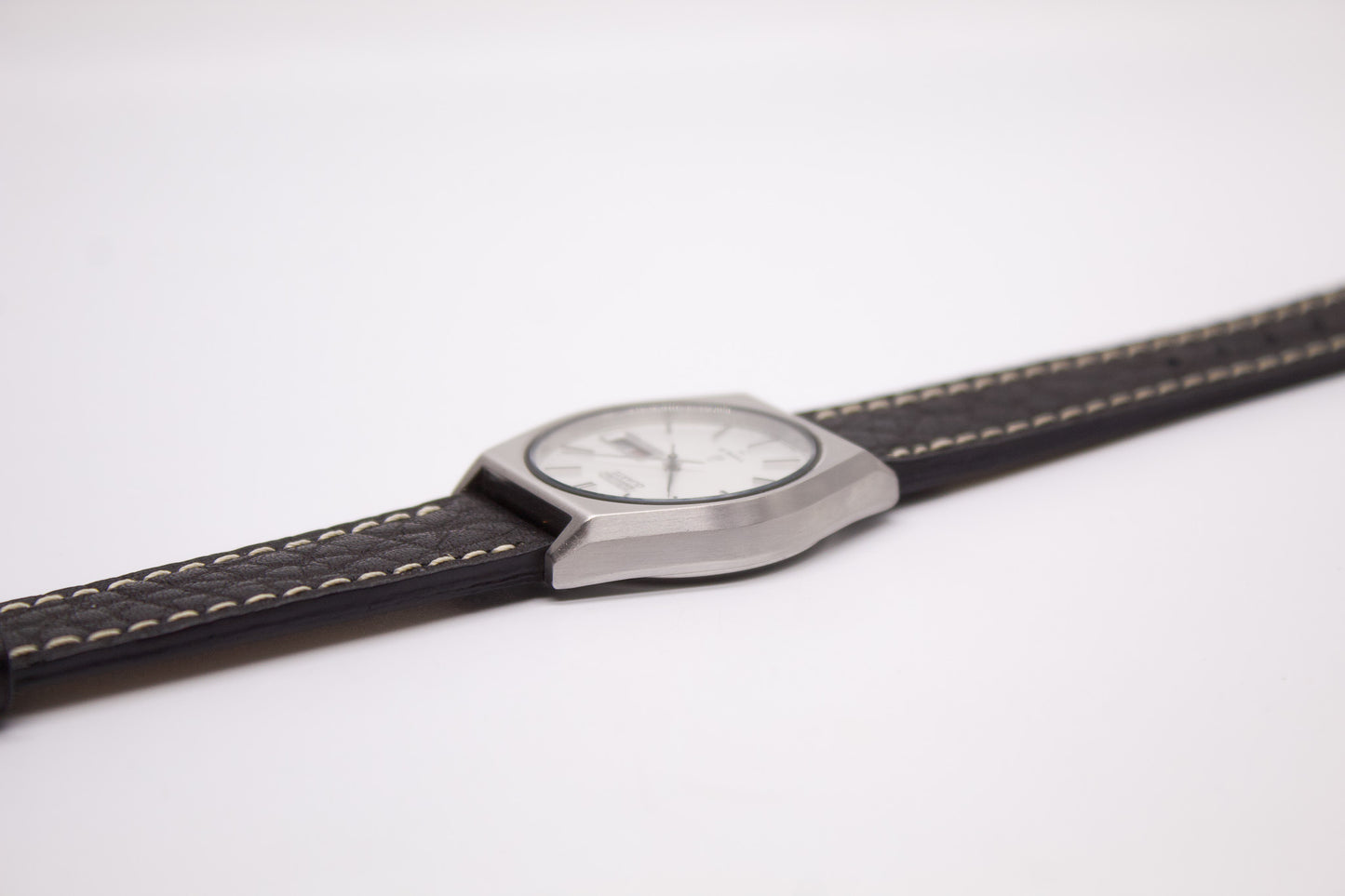 1982 Seiko Type II Quartz Straight Grain Silver Dial Men's Wrist-Watch