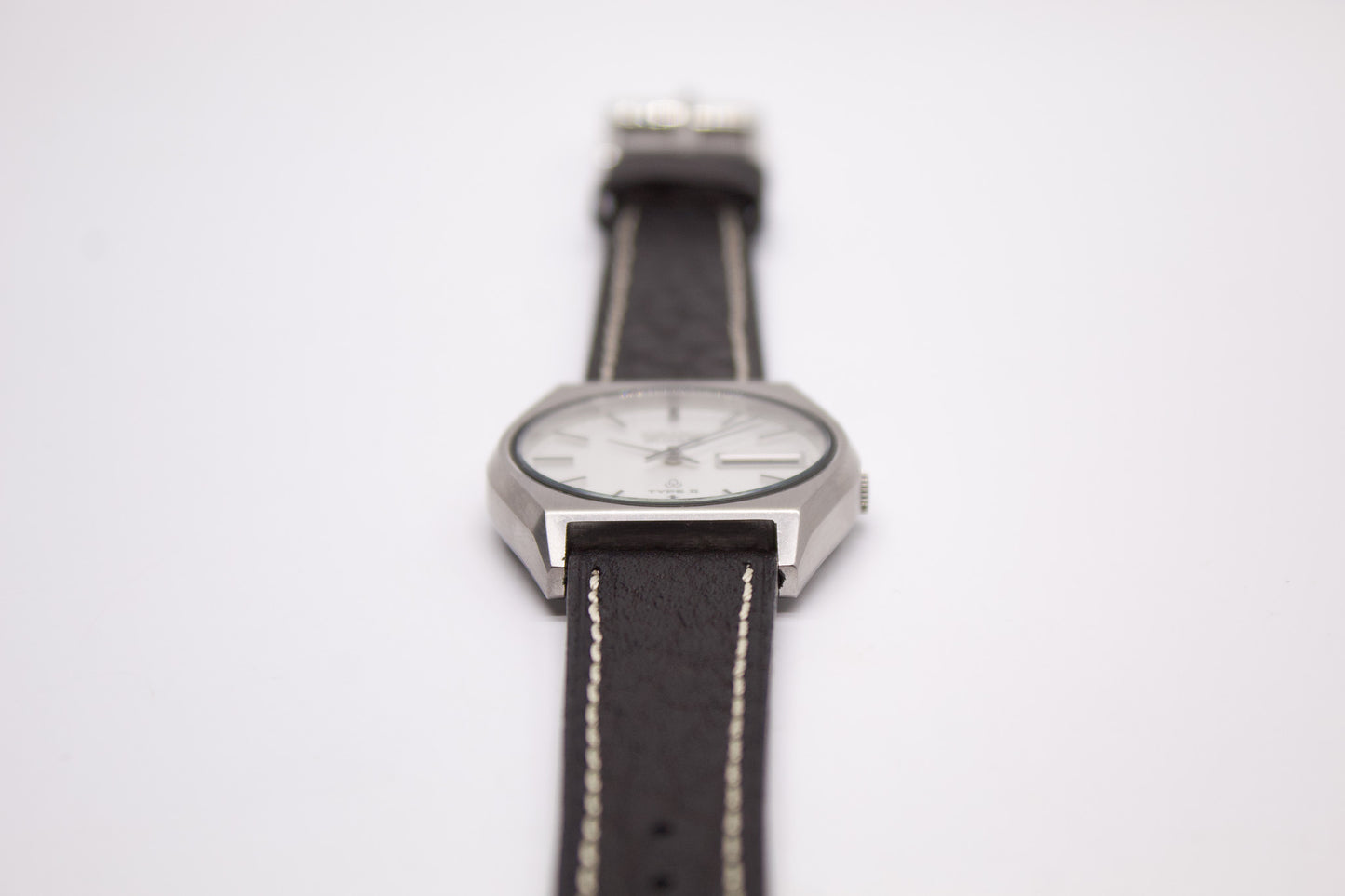 1982 Seiko Type II Quartz Straight Grain Silver Dial Men's Wrist-Watch