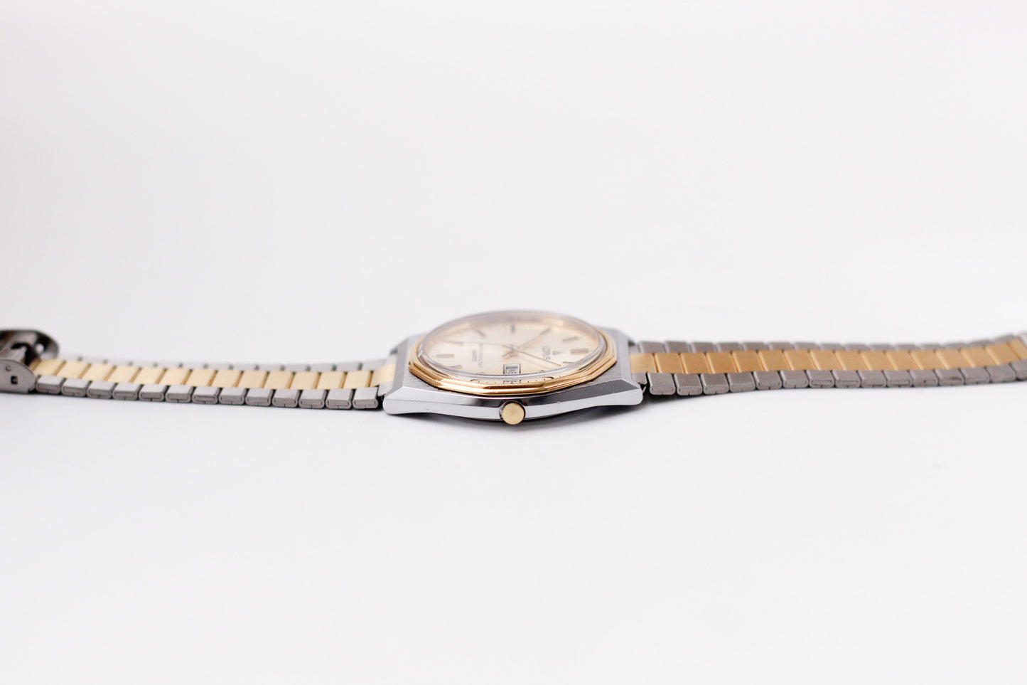 1990s Lorus Quartz Champagne Sunburst Dial Two Tone Case Men's Wrist-Watch