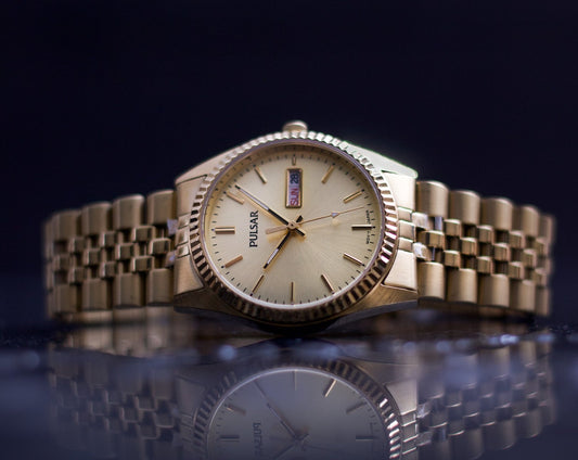 2000s Pulsar 'Baby Day-Date' Gold Toned Men's Wrist-Watch W/Papers