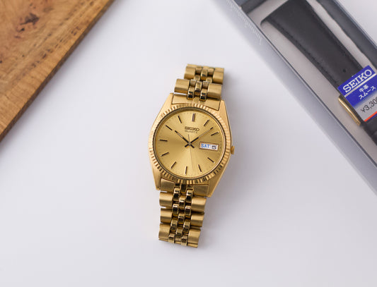 2000 Seiko 'Baby Day-Date' Gold Toned Men's Wrist-Watch W/ Free Strap Set