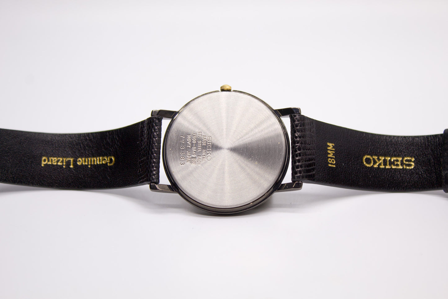 [New Old Stock] 1997 Seiko Quartz Inky Black Dial Men's Wrist-Watch Full-Set