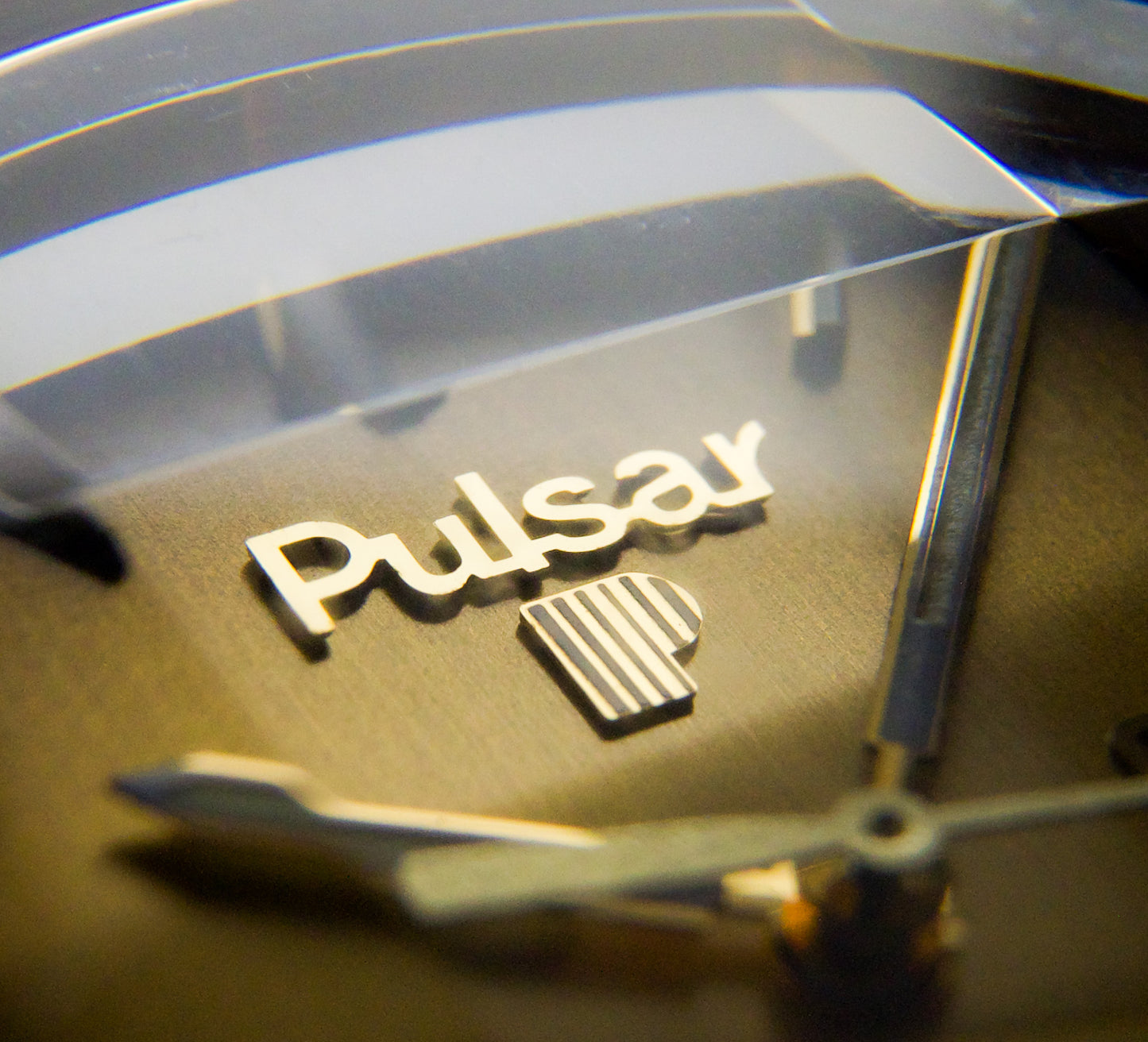 [Near Mint] 1980s Pulsar Quartz Tiger Sunburst Dial Faceted Crystal Men's Wrist-Watch W/Box