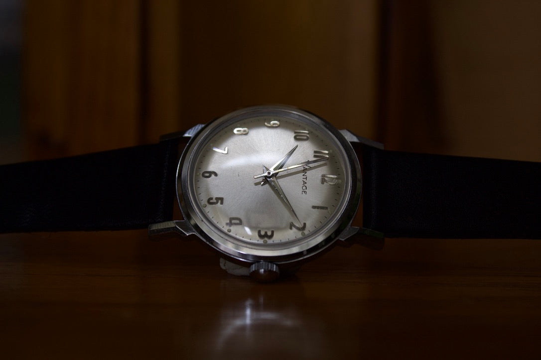 Vintage 1960s Men's Vantage Wristwatch (Pristine Condition)