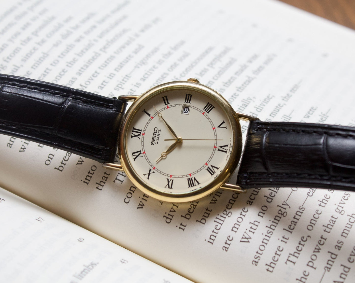 1990s Seiko Ivory White Men's Dress Wrist-Watch